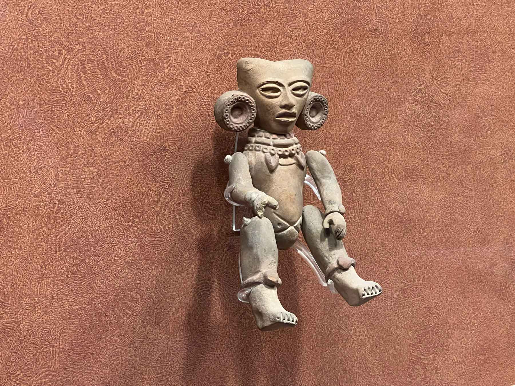 A small figurine with articulated joints from Teotihuacan